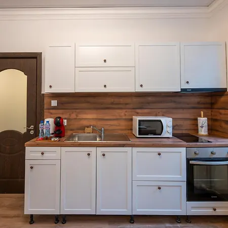 Martin's Treasure Center Apartment *